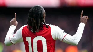 Monday briefing: Arsenal and Hearts build big leads at top