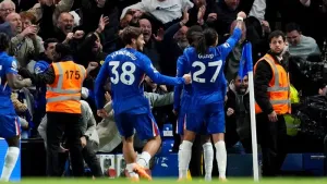 Sunday’s briefing: Chelsea help Arsenal to summit as Amorim eases pressure