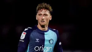 Wycombe late show stuns Barnsley and rescues point