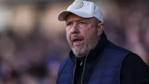 Andy Woodman calls for Bromley to keep winning run going