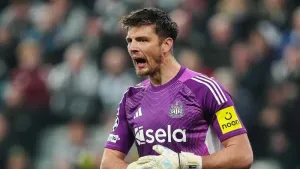 Eddie Howe defends Nick Pope after error leads to Newcastle collapse in France
