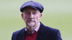 Ian Holloway tells critical fans to ‘jog on’ as Swindon stay second