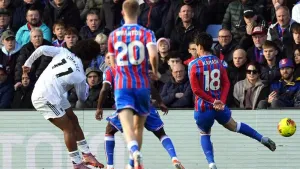 Joshua Zirkzee and Mason Mount goals earn Man Utd comeback win at Crystal Palace
