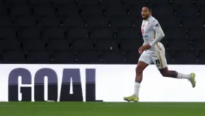 Nathaniel Mendez-Laing scores penalty as MK Dons beat Salford