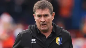 Nigel Clough fumes at his players after Mansfield collapse against Northampton