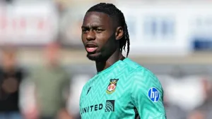 Phil Parkinson heaps praise on Wrexham goalkeeper Arthur Okonkwo