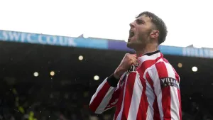 Sheffield United hold off Leicester fightback to move clear of relegation zone