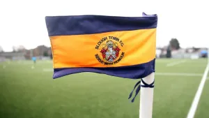 Slough hold off 10-man Altrincham to advance to FA Cup second round