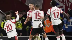 Southampton still winning under interim boss as 10-man Leicester are swept aside