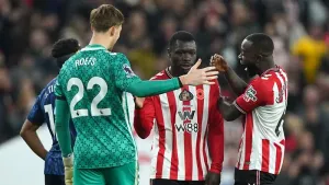 Sunday’s briefing: Sunderland end Arsenal run and Wolves close on new boss