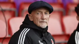 Swindon boss Ian Holloway fumes at referee and hits out at Fleetwood fans