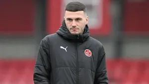 Swindon held at Fleetwood but still go top of League Two