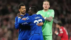 Tuesday’s briefing: Moyes likes Everton fight after Gueye red for slapping Keane