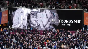 West Ham pay moving tribute to Billy Bonds after club great’s death aged 79