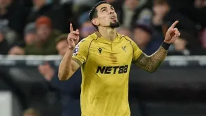 Daniel Munoz scores as Crystal Palace beat struggling Burnley