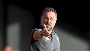 David Artell hails Grimsby’s professional approach