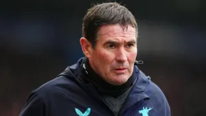 Nigel Clough frustrated as decisions go against Mansfield in battling defeat