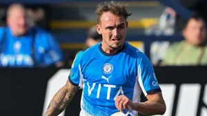 Stockport hit back to edge out struggling Mansfield