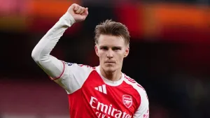 Thursday’s briefing: Arsenal march on and Celtic unveil new manager