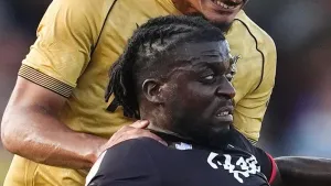 Kabongo Tshimanga’s debut double gives 10-man Barnet a battling win over Oldham