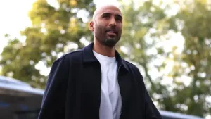 Lee Grant wants to see Huddersfield use the ball better (Nigel French/PA)