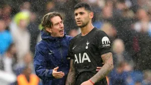 Thomas Frank speaks with Tottenham captain Cristian Romero (Gareth Fuller/PA)