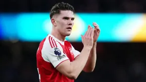 Viktor Gyokeres applauds the Arsenal fans after the Premier League match at the Emirates Stadium, London. Picture date: Satu