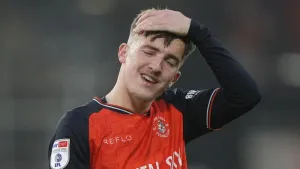 Luton maintain play-off push with victory against Bradford
